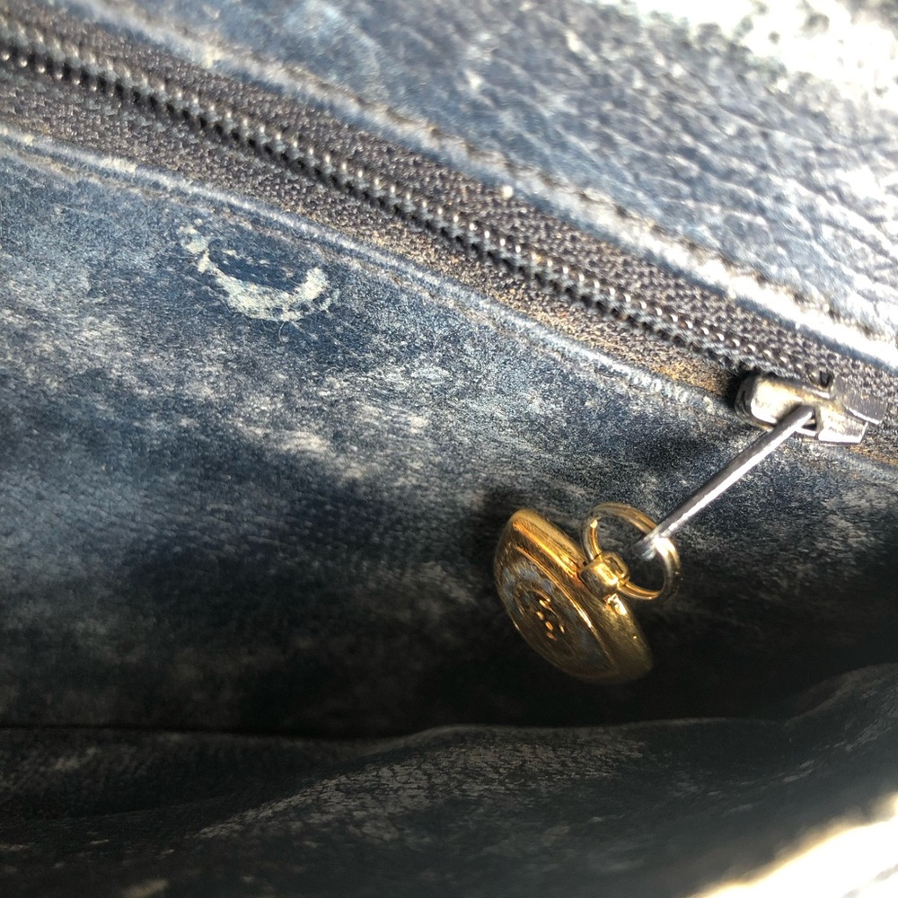 Gucci Black and Cream Shoulder Bag - Picture 9 of 11